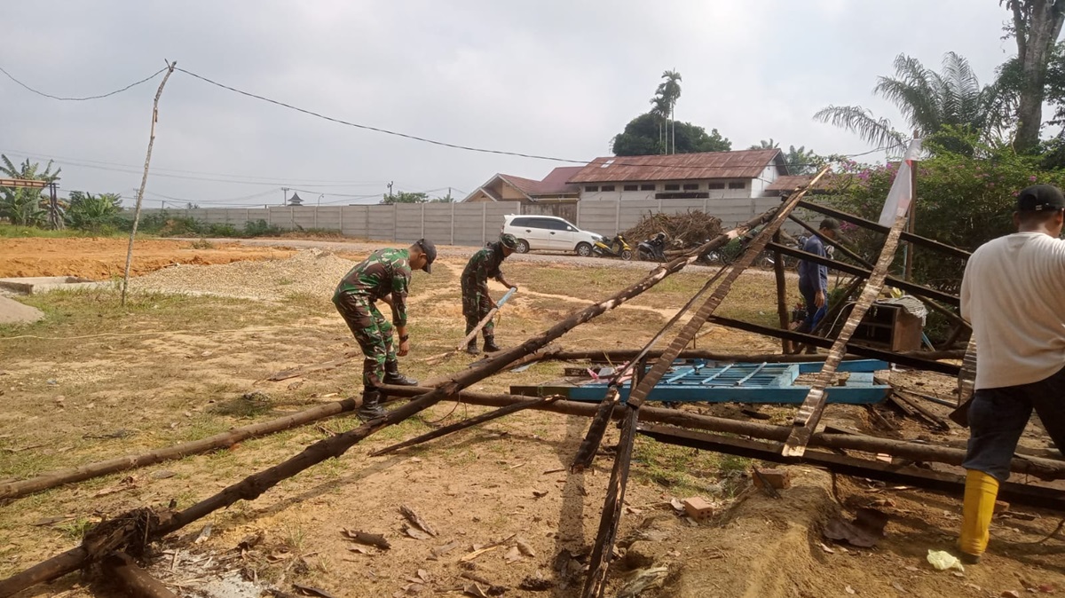 Rumahnya Diperbaiki oleh Satgas TMMD ke-121 Kodim 0415/Jambi, Komsiah: Terima Kasih TNI