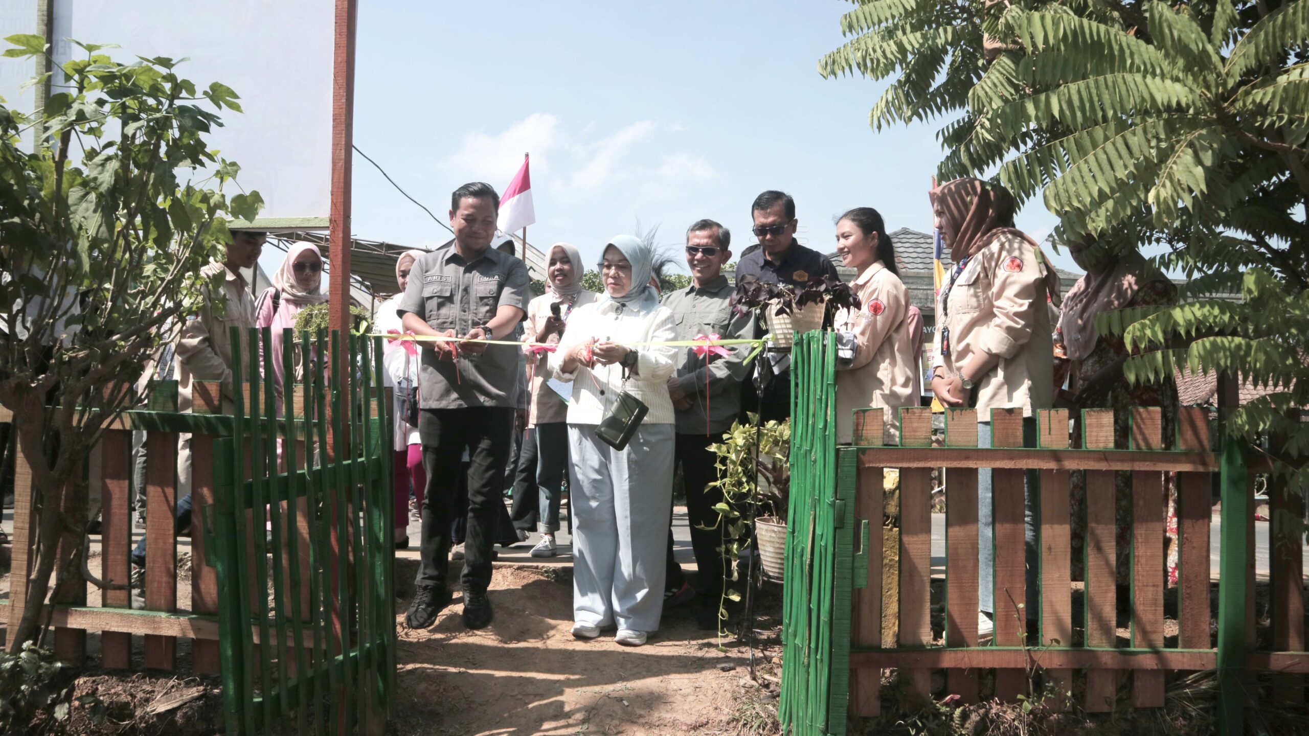 Cukup dengan HP, Bisa Siram Tanaman Cabai: Inovasi Himatektan UNJA di Penyengat Rendah