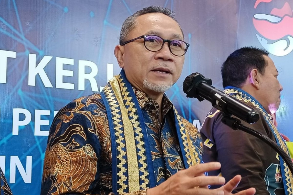 Mendag Zulhas Musnahkan Pakaian Bekas dan Barang Impor Ilegal Lainnya Senilai Rp46 Miliar