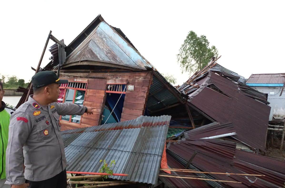 Pasca Diterjang Angin Puting Beliung, 33 Bangunan di Kuala Jambi Tanjab Timur Alami Kerusakan