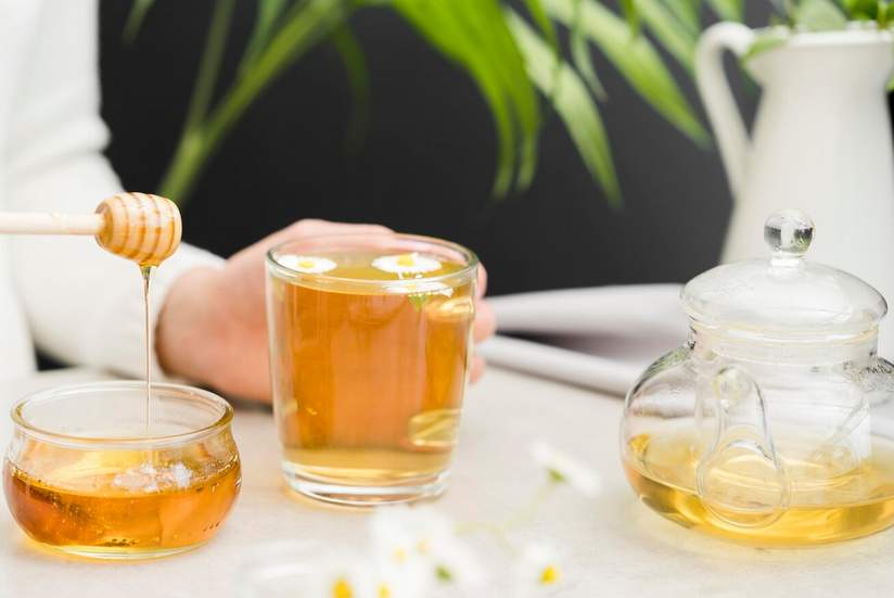 Cuma Pakai Madu, Kulit Glowing Alami Tanpa Skincare Mahal! Begini Caranya