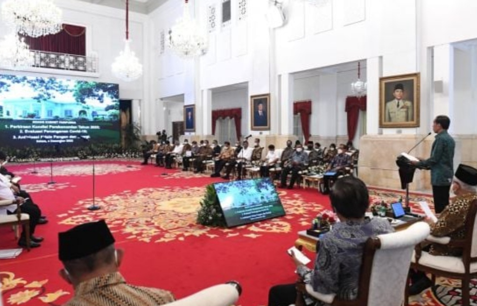 Jokowi Ingatkan soal Bencana dan Cuaca Ekstrem ke Depan : Bantuan Jangan Diulur ulur