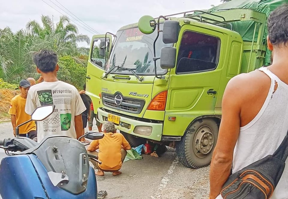 Mati Mesin di Tanjakan, Truk Hino Mundur dan Gilas Penumpang Sepeda Motor, 1 Mahasiswi Meninggal Dunia