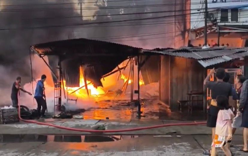 Tiba Tiba Api Membesar, Kebakaran di Batang Hari Hanguskan Bengkel Motor