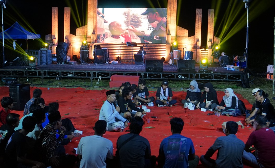 Penonton Antusias Saksikan Pertunjukkan Bejolo di Ujung Tanjung, Maestro Senandung Jolo Terharu