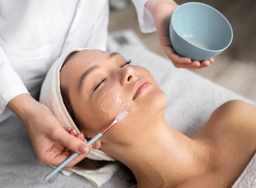 Waspada! Salah Skincare Saat Cuaca Berubah Bisa Bikin Kulit Breakout Parah