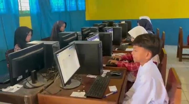 Puluhan Siswa di Kabupaten Tebo Ikuti CAT Masuk Sekolah Nasional Terintegrasi