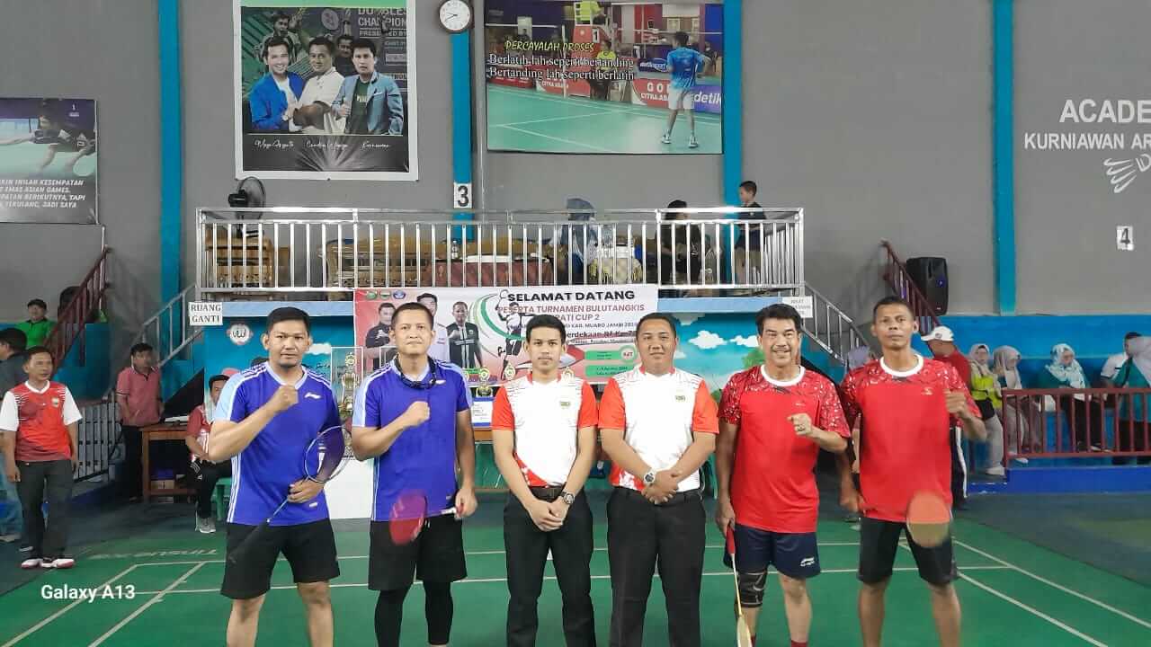 Pj Bupati Raden Najmi Resmi Buka Turnamen Badminton Kejuaraan Disdikbud 2024 