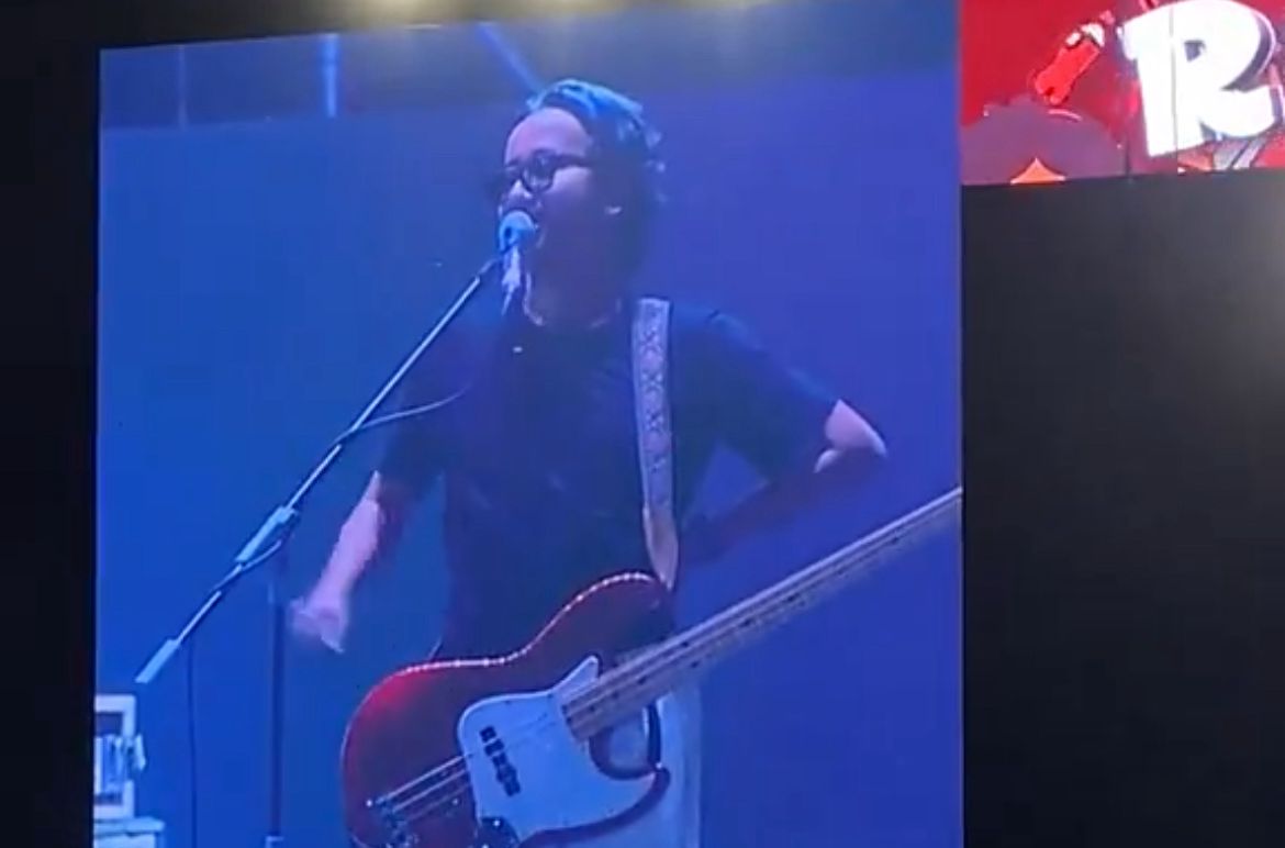 Awan .Feast Tegur Perlakuan Polisi Pukuli Penonton: 