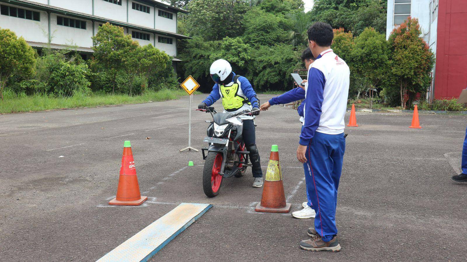 Puluhan Bikers Antusias Ikuti Honda Community Safety Riding Competition