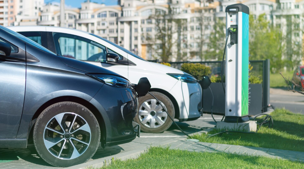  Perbedaan Mobil Listrik dan Mobil Hybrid, Mana yang Lebih Cocok untuk Anda?