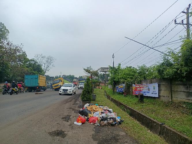 Sampah Bertumpuk di Simpang Rimbo, Lurah Kenali Besar: Ini Permasalahan di Perbatasan