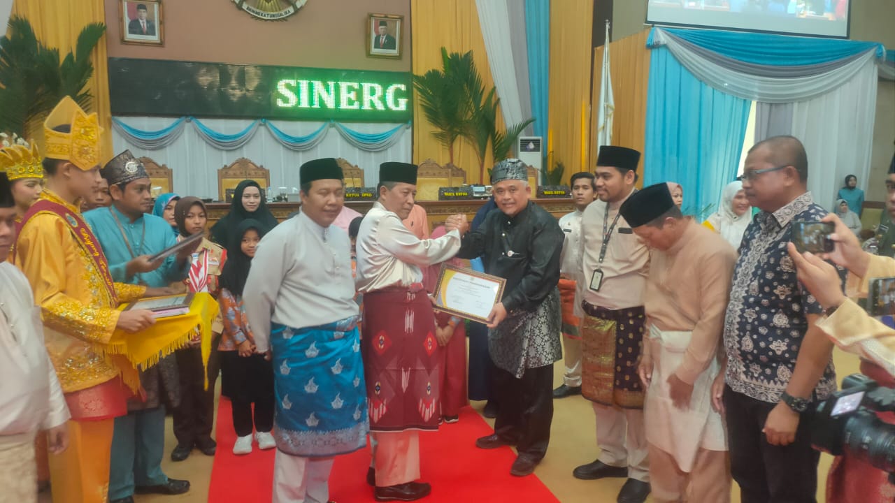 SKK Migas-PetroChina Terima Penghargaan Dari Bupati di Perayaan HUT ke 24 Kabupaten Tanjab Timur