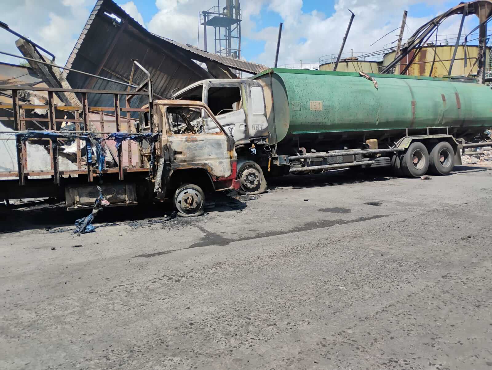 Gudang Minyak Goreng PT Budi Nabati Perkasa di Muaro Jambi Ludes Terbakar, Termasuk Dua Mobil Operasional 