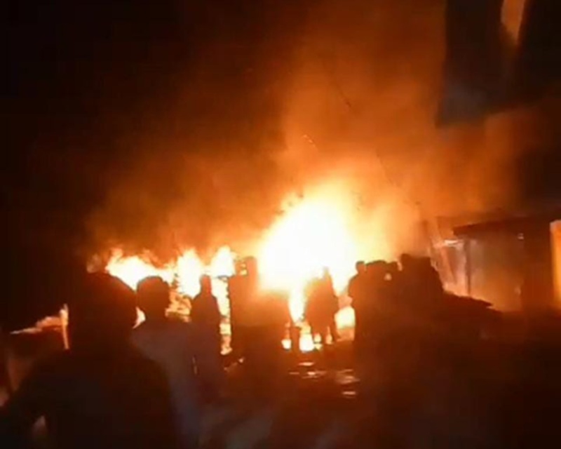 Kebakaran! Si Jago Merah Hanguskan Rumah Warga di Pesisir Kuala Jambi Tanjab Timur 