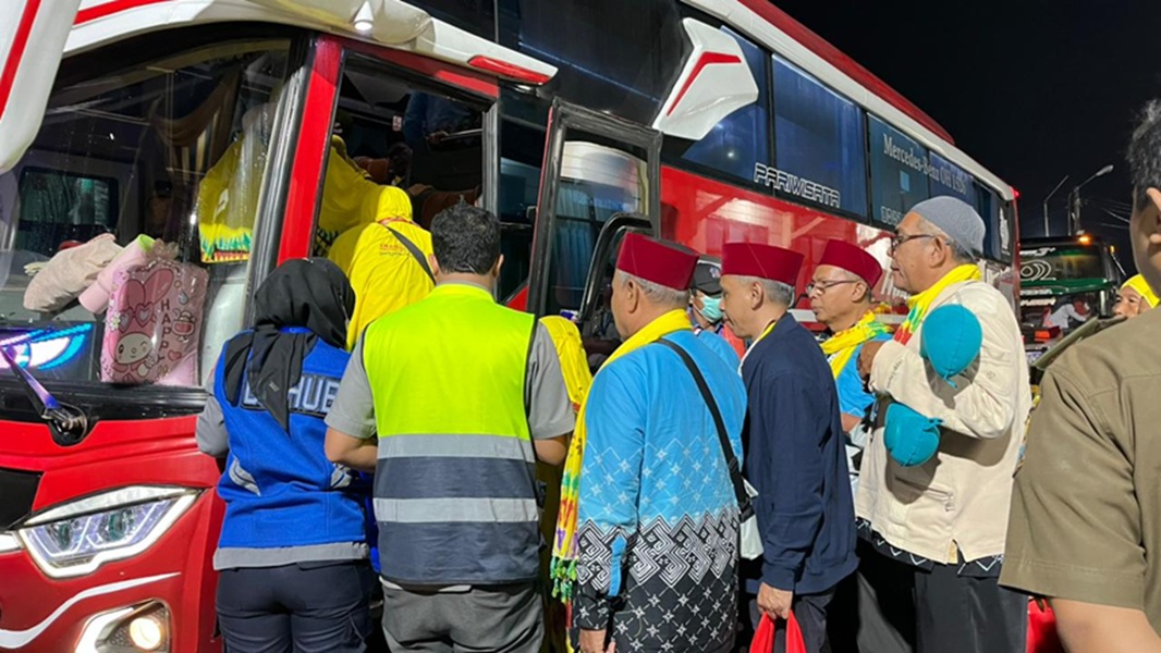 11 Bus Disiapkan, Ribuan Jemaah Haji Jambi Siap Diberangkatkan—Imigrasi Pastikan Tanpa Hambatan