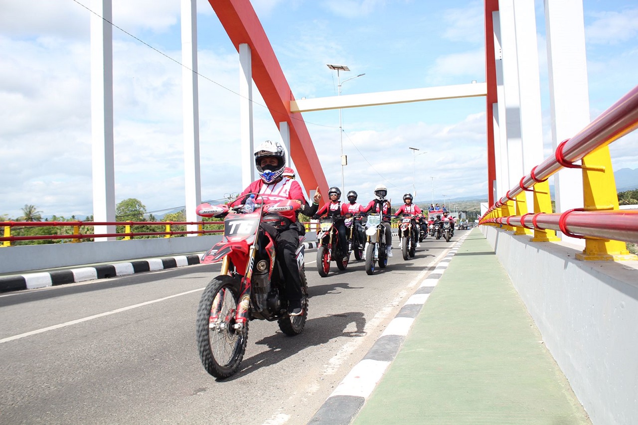 Ratusan Bikers Honda CRF150L Dukung Delvintor di MXGP Samota