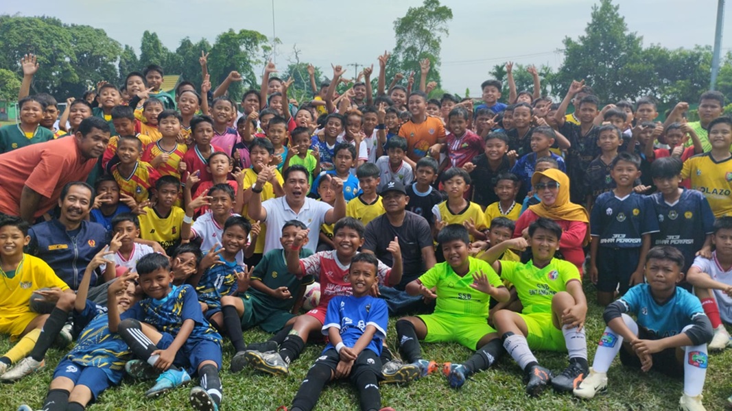 Dibuka Ketua KONI Kota Jambi, Festival Sepakbola Usia Dini JTS Dimulai 