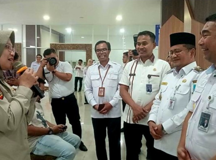 Wali Kota Jambi Maulana Tinjau Layanan E-Paspor di MPP Kota Jambi