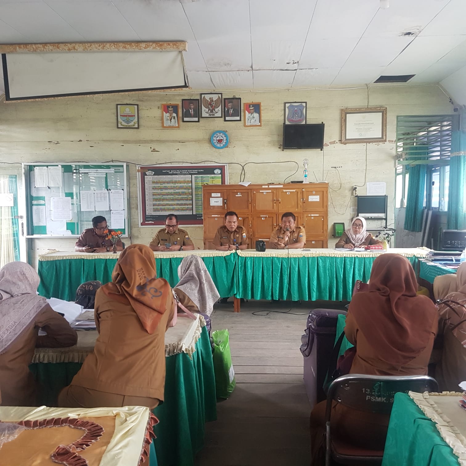 Permasalahan di SMKN 1 Tanjab Barat Dipastikan Selesai, Kabid Pembinaan SMK Bukri: Tetap Kita Pantau