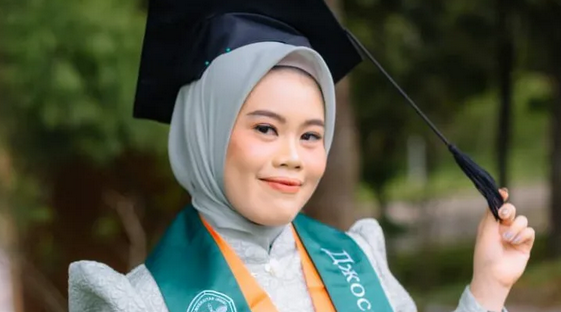 Wisuda UNJA ke-120: Josy Gisella dari FKIP Raih Prestasi Gemilang dengan IPK 4.00