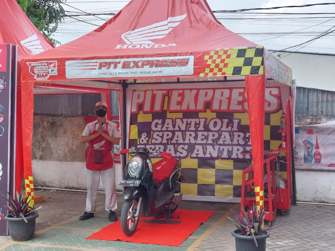 Servis Motor Hanya 5 Menit, Honda Sinsen Berikan Layanan Pit Express