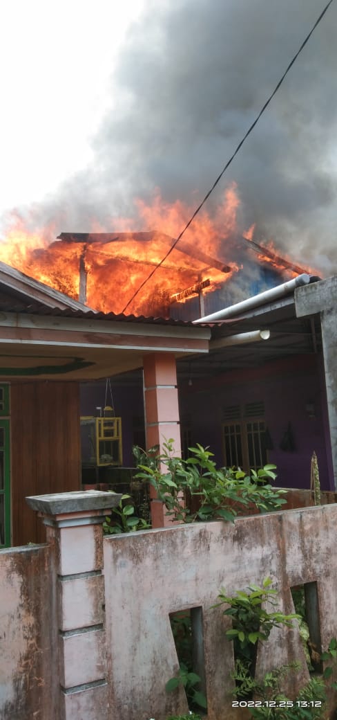 BREAKING NEWS: Si Jago Merah Amuk Pemukiman Warga di Kelurahan Patunas Kualatungkal