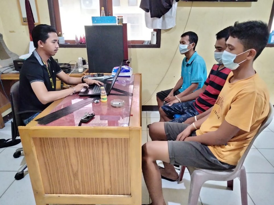 Para Pelaku Penyelundupan BBM Ilegal yang Diamankan Satreskrim Polres Tanjab Timur, Diancam 6 Tahun Penjara