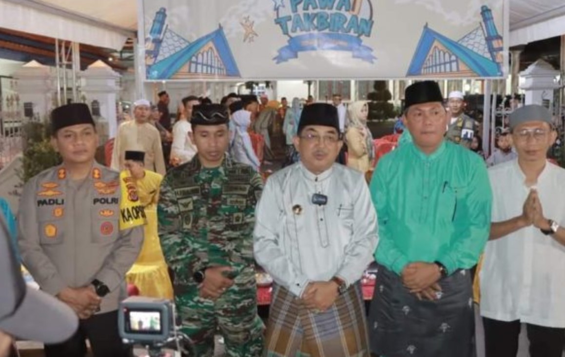 Bupati Tanjab Barat Lepasan Festival Pawai Takbiran Idul Fitri 1444 H