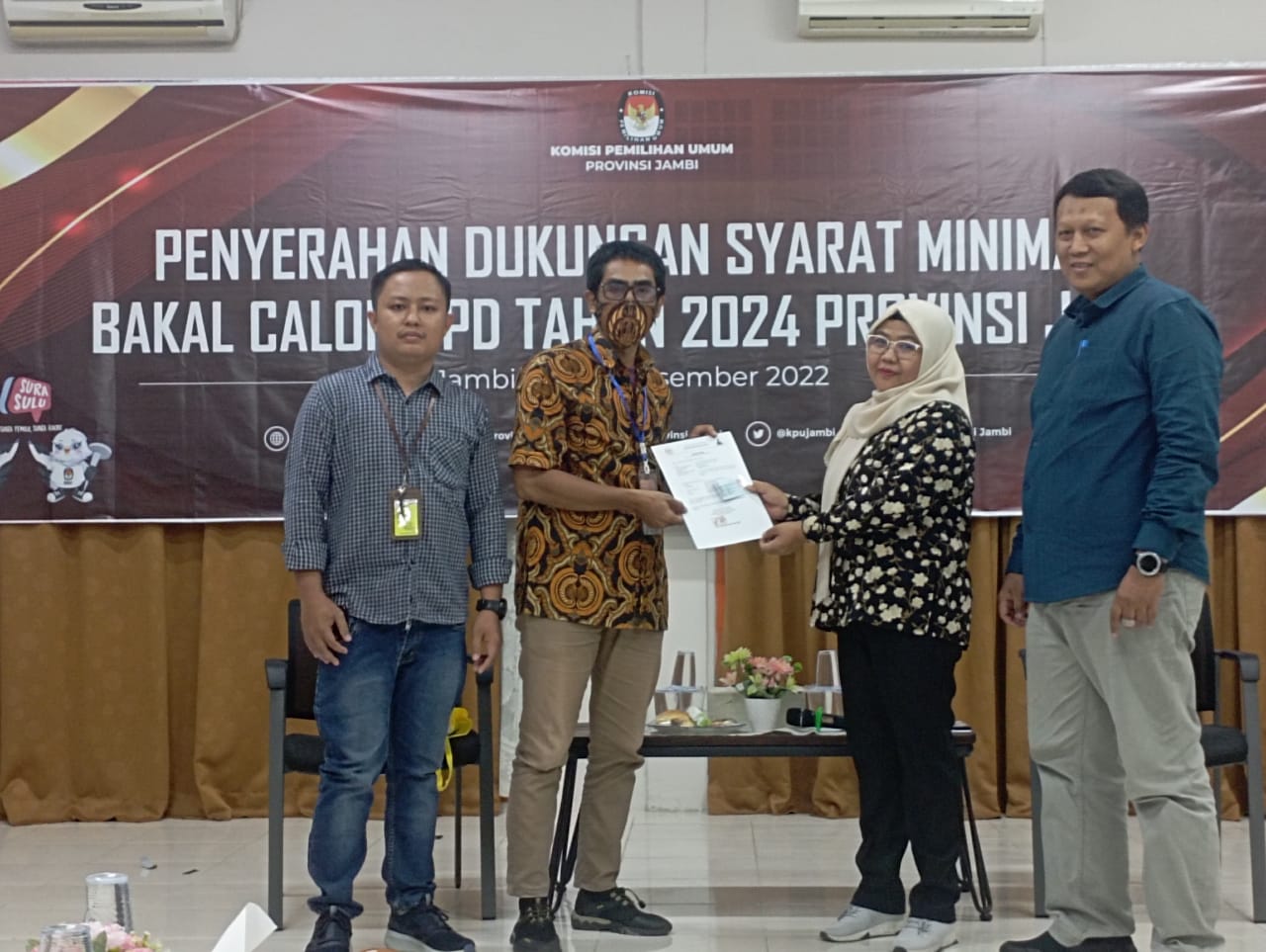 Ria Mayang Sari, Rudi Andriansyah, dan HM Syukur Serahkan Dukungan Bakal Calon DPD RI ke KPU Provinsi Jambi