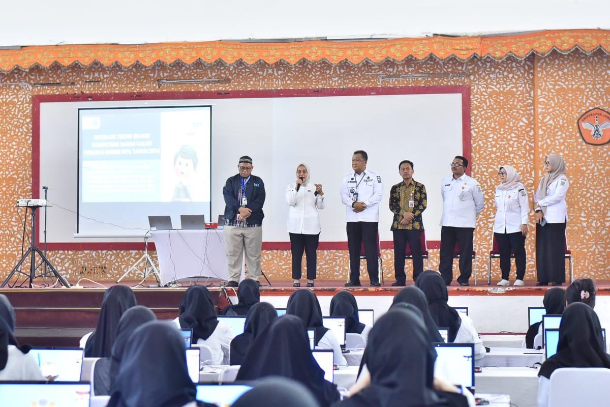 Tinjau Pelaksanaan SKD CPNS, Pj Wali Kota Jambi Beri Motivasi Peserta