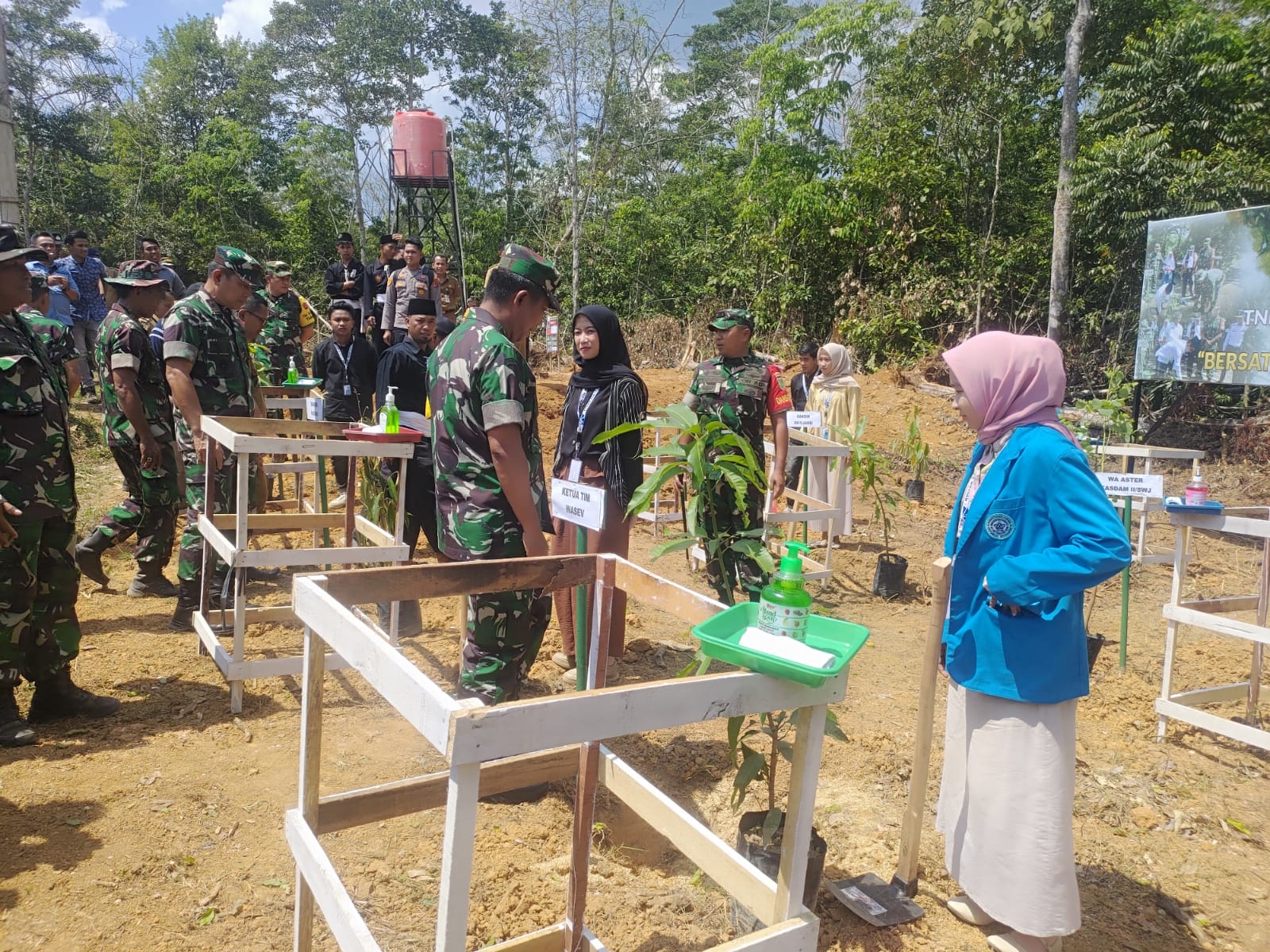 500 Pohon Ditanam di Lokasi TMMD ke-121 di Desa Suka Maju