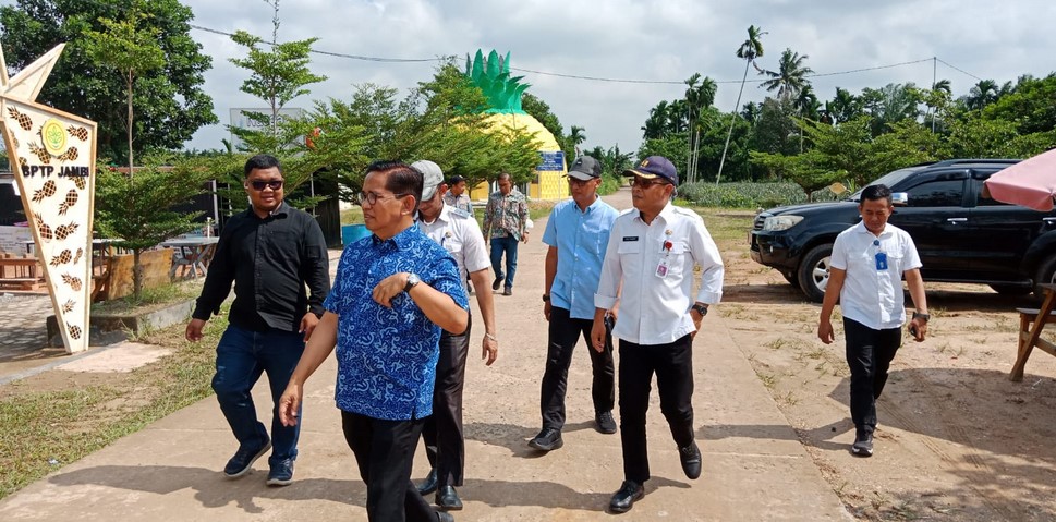 Pj Bupati Bachyuni Deliansyah Mengintruksikan Dinas PUPR berkoordinasi dengan BP2JN Tangani Jalan Agro Wisata 