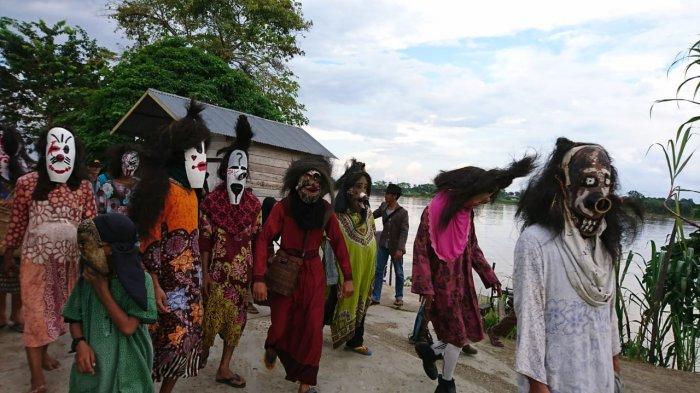 Tradisi Topeng Labu, Kisah Nyata Masyarakat Desa Muara Jambi yang Masih Lestari Hingga Kini