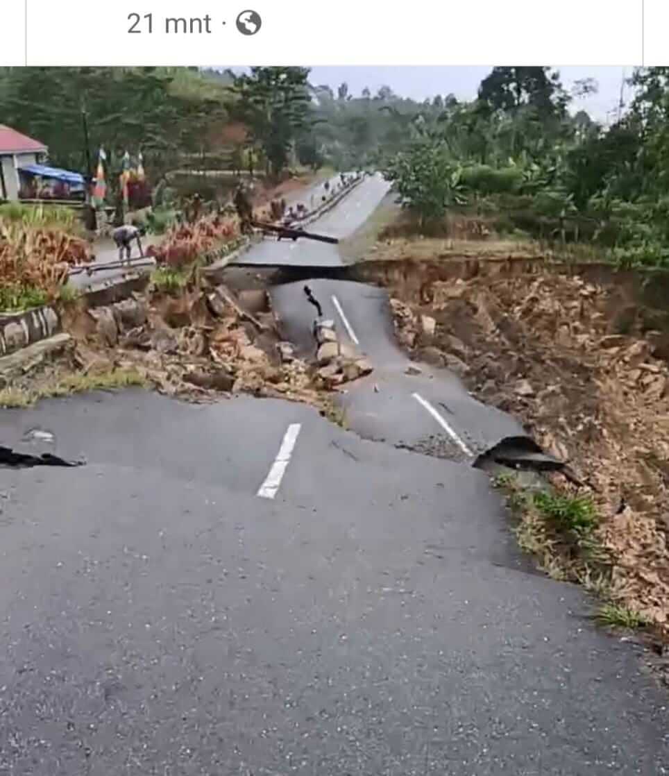 Awas..!! Jalan Jalur Dua di Bukit Tengah Kerinci Amblas hingga 30 Meter 