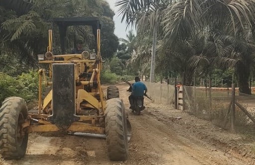 PTPN IV Regional IV Tuntaskan Perbaikan Jalan Desa Lidung dalam Sepekan 