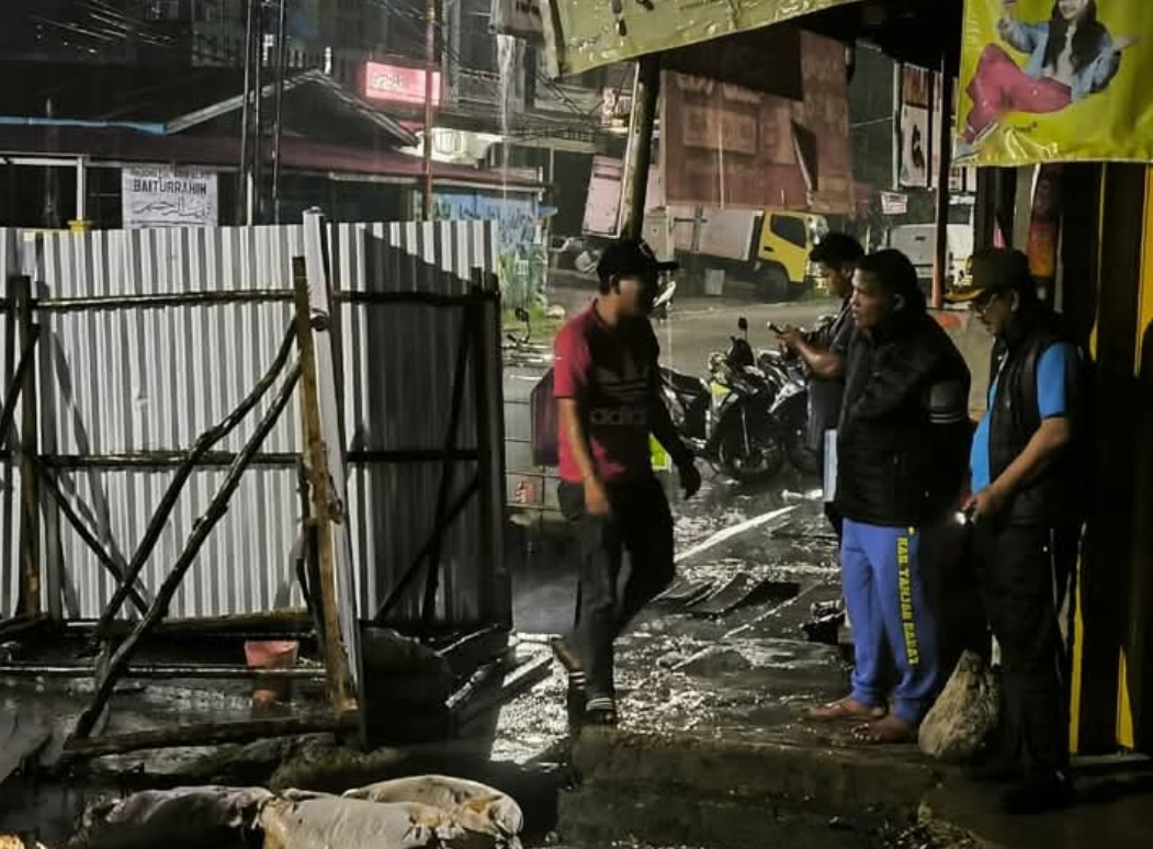 Aksi Bersih-Bersih Malam Hari, Bupati Anwar Sadat: Demi Kota yang Sehat dan Bebas Banjir
