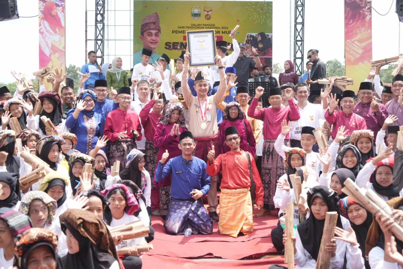 Senandung Jolo Muaro Jambi Raih Rekor Dunia dari MURI, Pj Bupati Bachyuni Ucapkan Terimakasih Kepada Dikdisbud