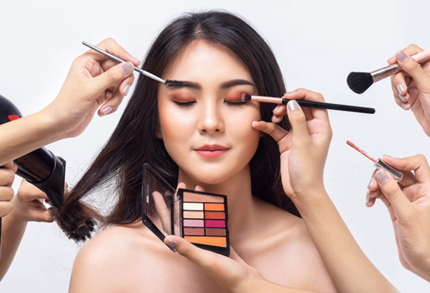 Kamu Pemula yang Baru Mau Belajar Make Up? Bingung Gimana Caranya? Begini Caranya