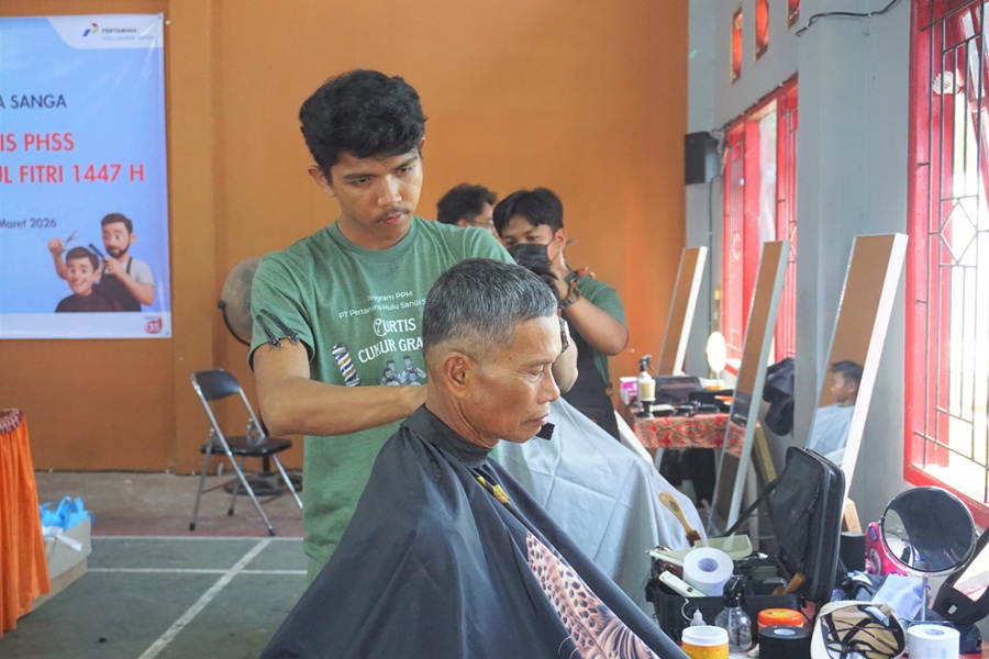 Berdayakan Warga Lokal, PEP Sangasanga Field dan PHSS Gelar Program 'CurTis: Cukur Gratis' Jelang Idulfitri 