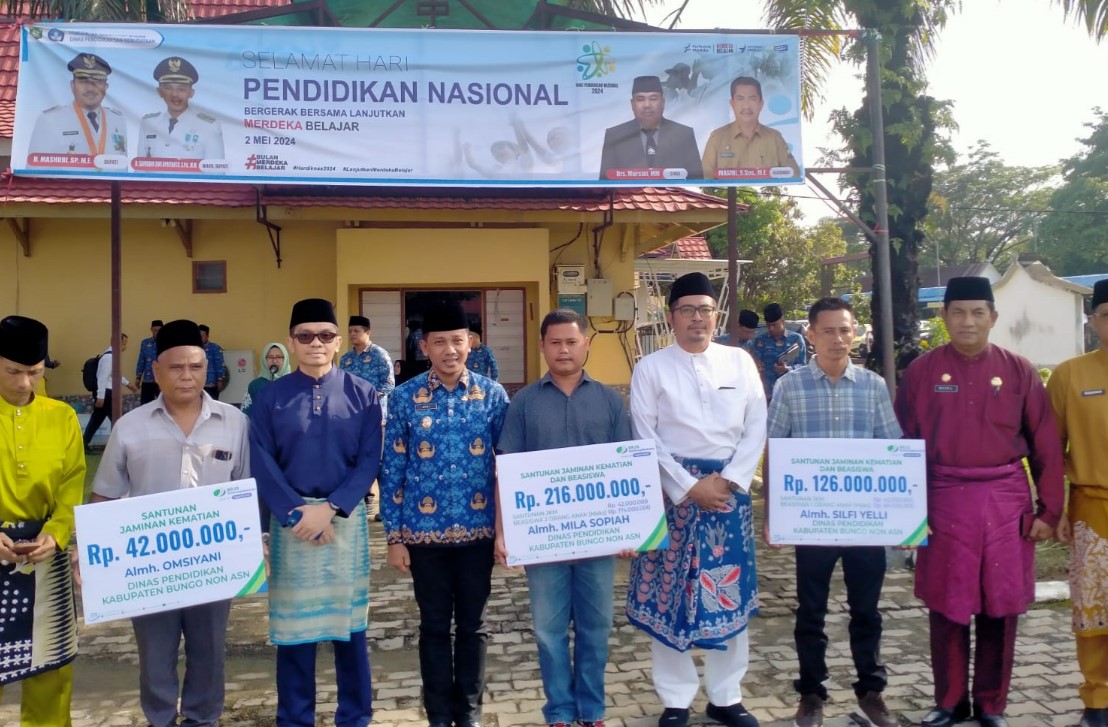 BPJS Ketenagakerjaan Muara Bungo Serahkan Santunan kepada Guru Non ASN Dinas Pendidikan dan Kebudayaan 