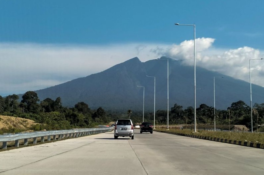 Selama Libur Nataru, Ruas Jalan Tol Mana yang Punya Trafik Tertinggi? Simak Artikel Ini