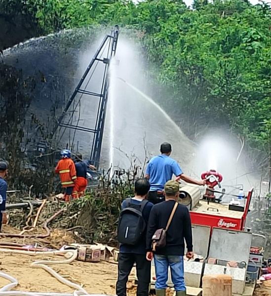 Akhirnya Kebakaran Sumur Minyak Ilegal di Senami Padam, Ucok Padang Lawas Cs Belum Tertangkap