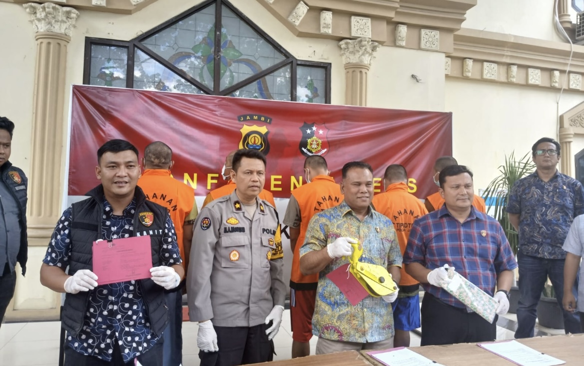 Ditreskrimsus Polda Jambi Amankan 5 Pelaku Illegal Drilling di Desa Jebak, Batanghari