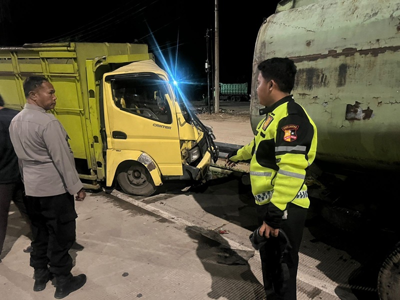 Kecelakaan Beruntun di Pintu Gerbang Tol Pijoan Muaro Jambi, 2 Orang Terjepit di Antara Truk Tangki