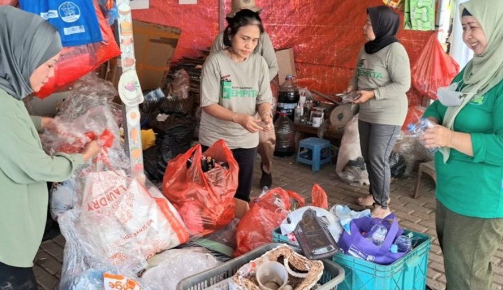 Kartini Bekasi Sulap Limbah Plastik Jadi BBM