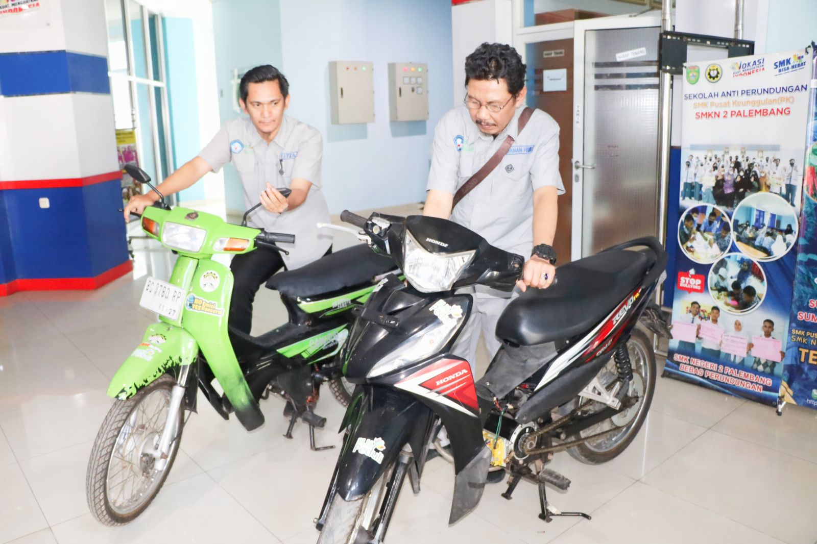 Program Electric Vehicle Support PLN UID S2JB Raih Penghargaan Dari Dinas Pendidikan Provinsi Sumatera Selatan