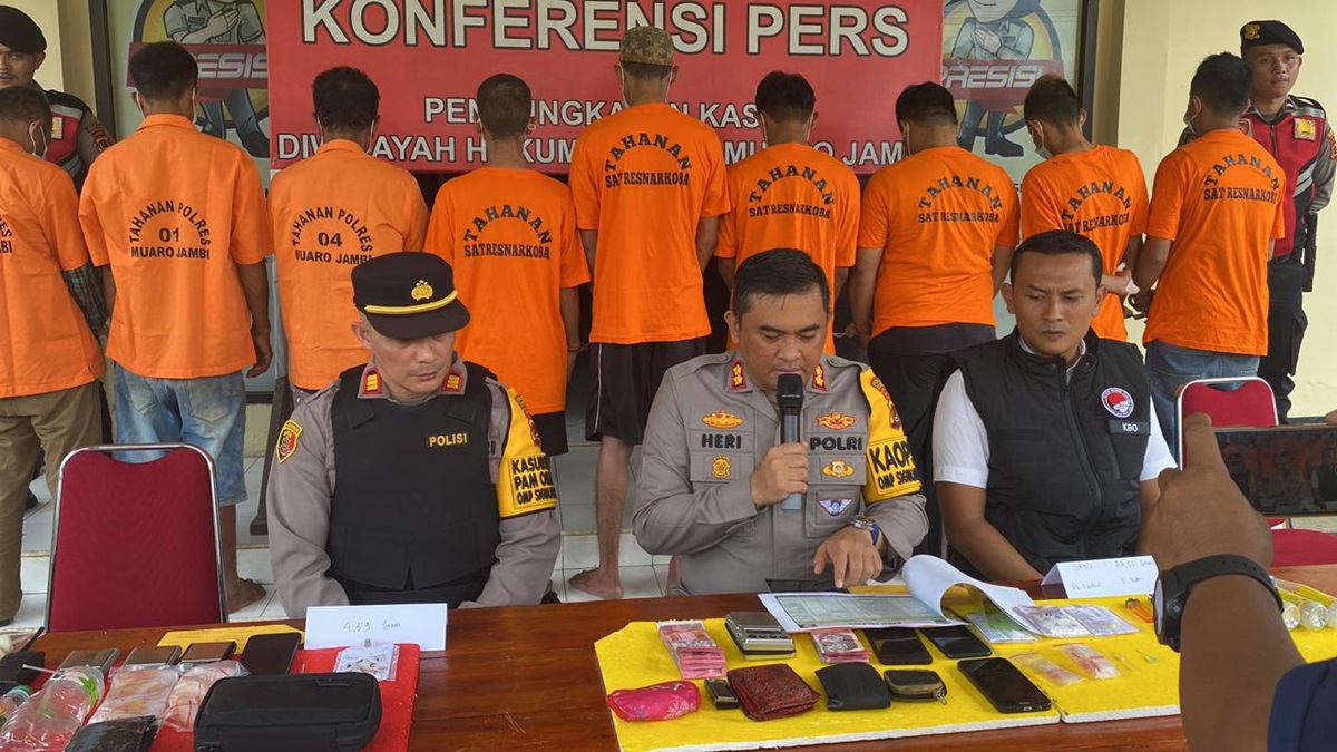 Bapak dan Anak Jual Narkoba di Kayu Aro, Kini Ditahan di Polres Muaro Jambi