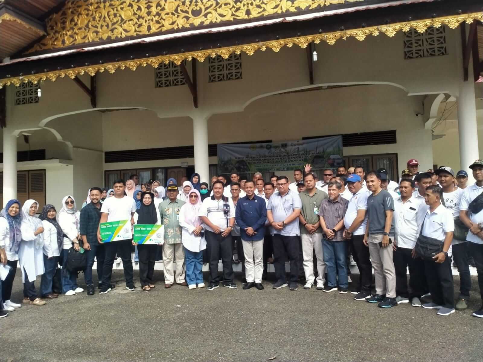 Wakil Bupati Bungo Lepas Kontingen Penas KTNA ke XVI ke Padang