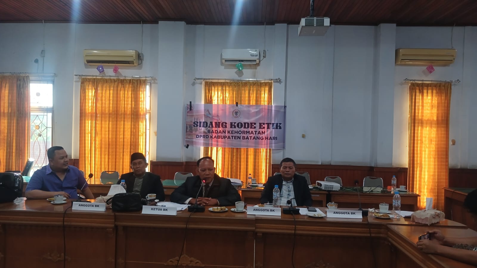 Sidang Etik Anggota DPRD Batang Hari Menghadirkan Barang Bukti,  Dinilai Coreng Nama Baik
